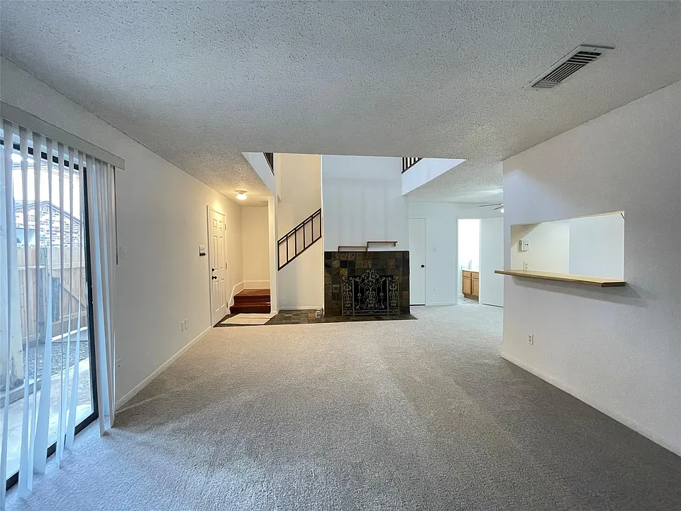 3909 Tanglewilde St #3909