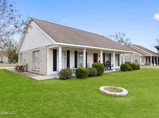 612 Waveland Ave, Waveland, MS 39576