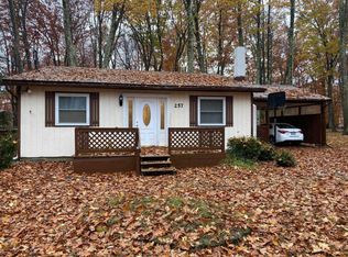 257 Stillwater Dr, Pocono Summit, PA 18346