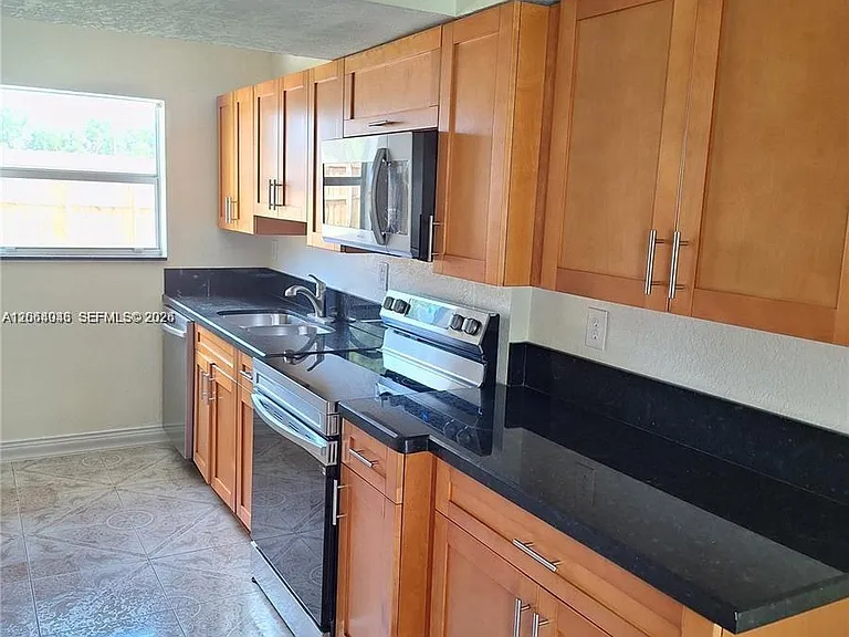 711 SW 64th Pkwy — Photo 5