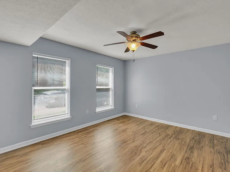 Rowan Place Apartments — Photo 23
