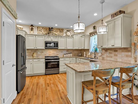 5th image of 2106 Zion Dr