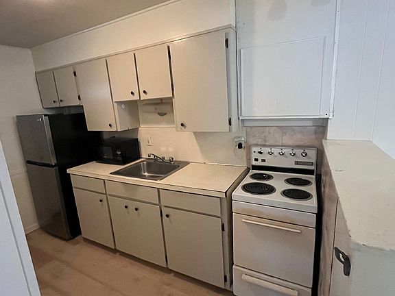 3rd image of 60 Yacht Club Dr NE APT 10