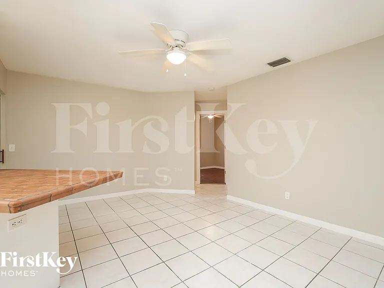 2116 NE 25th St — Photo 9