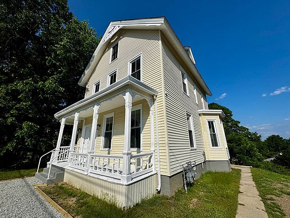 4th image of 37 Oakes Ave