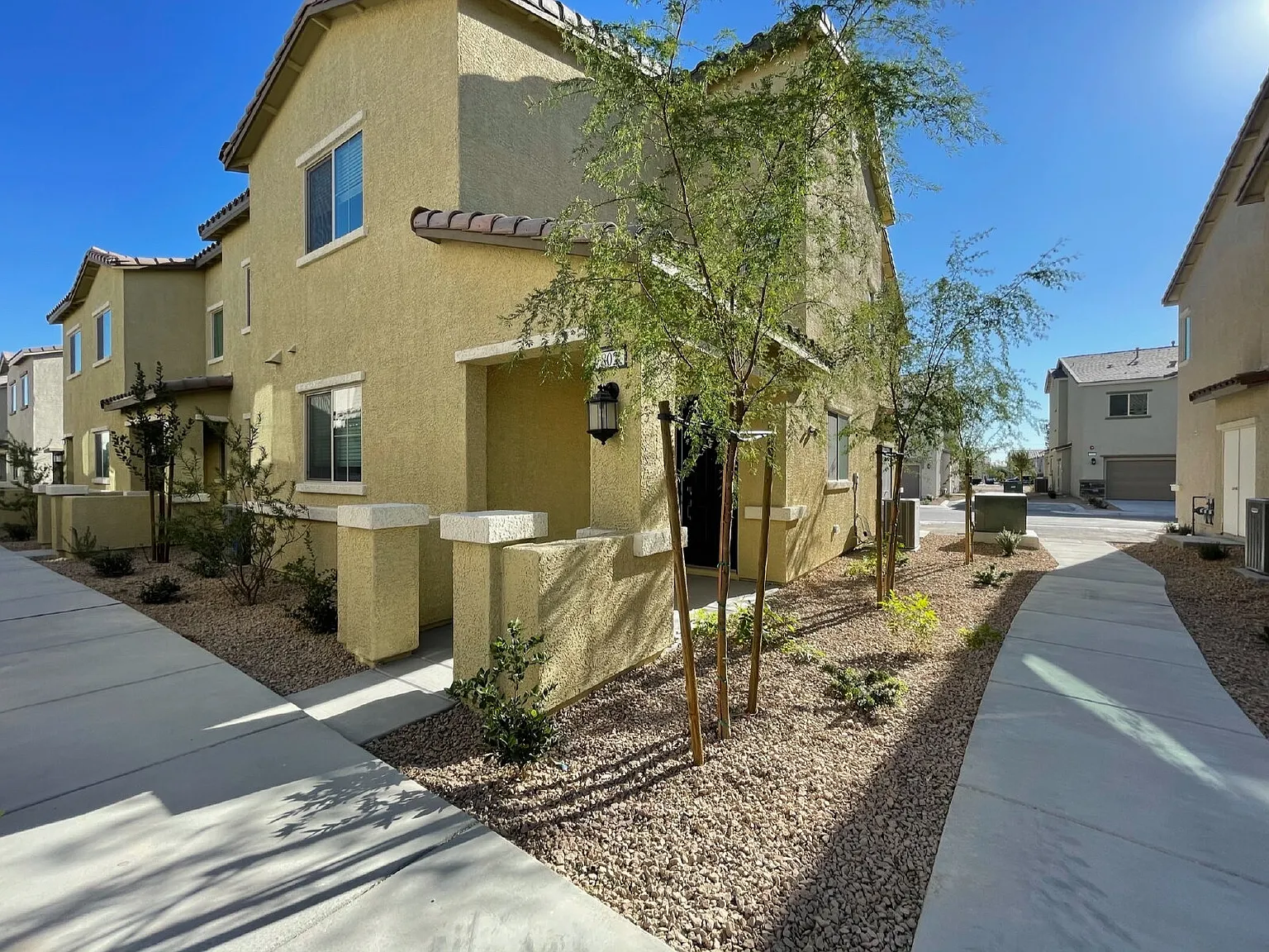 3 bed, 2.5 bath, 1846 sqft, $1,995 — Photo 3