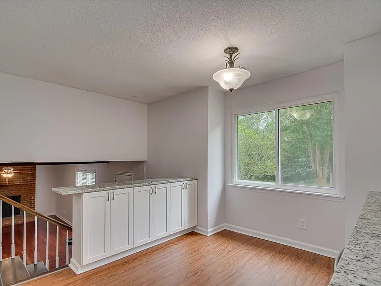 303 Meadowlake Dr — Photo 7
