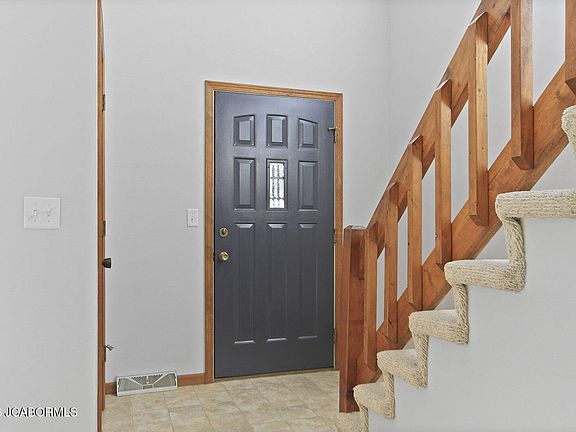 3rd image of 610 Woodlander Rd