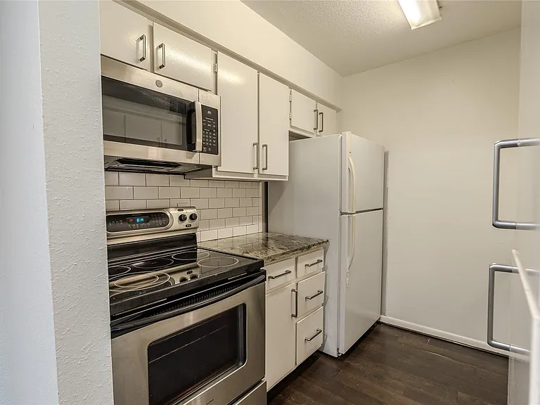 7575 Katy Fwy #103 — Photo 6