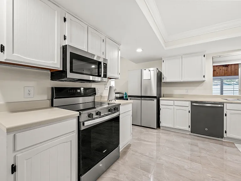 1260 Leslie Dr — Photo 23