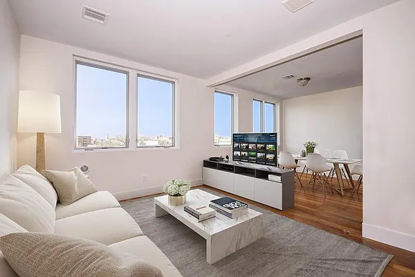 Rented by Level Group | media 32