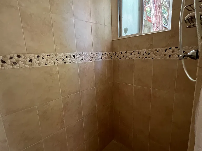 689 Knoll Dr — Photo 1
