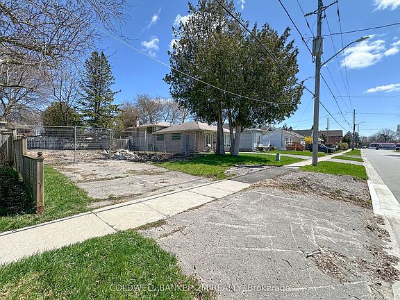 5th image of 305 Oshawa Blvd S