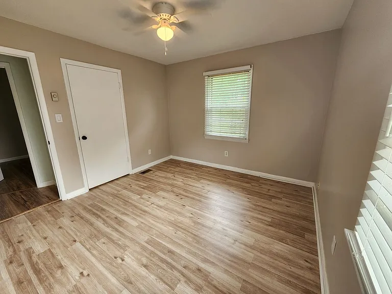 702 Meade Dr — Photo 9