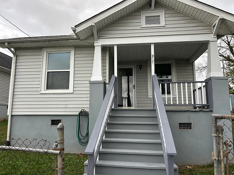 927 W Scott Ave — Photo 1