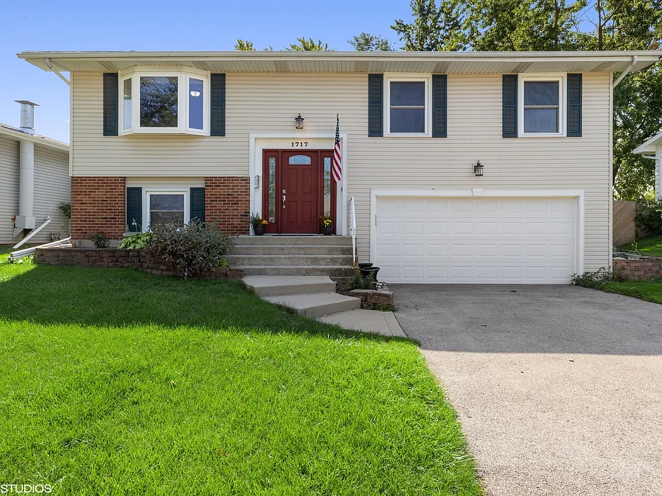 1717 Glen Lake Rd