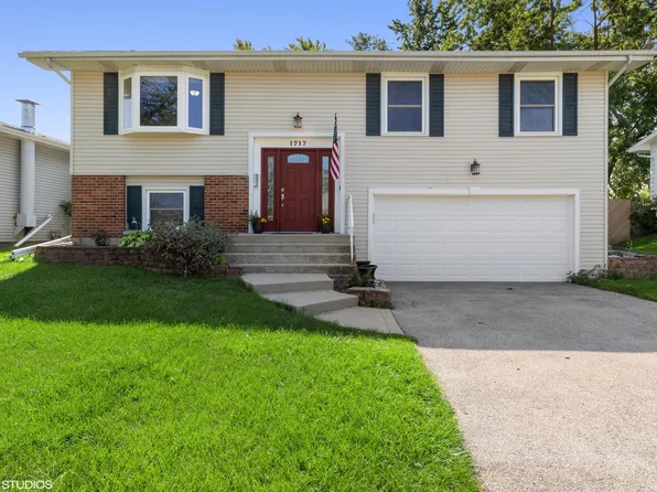 1717 Glen Lake Rd, Hoffman Estates, IL 60169