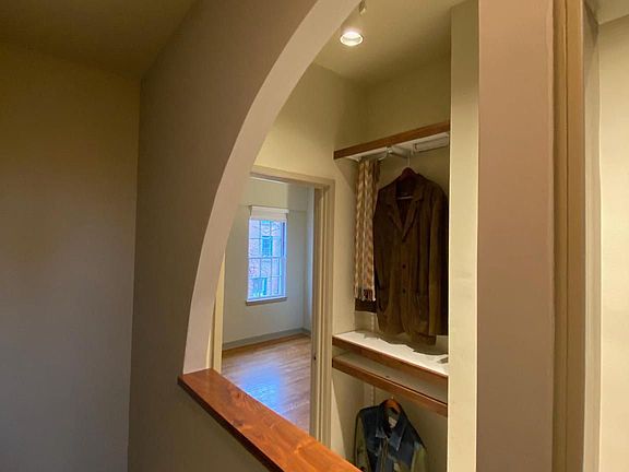 4th image of 2110 Lombard St