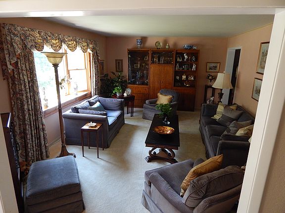 4th image of 20 Frederick Dr