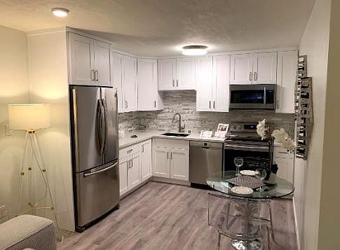 1st image of 401 Piccadilly Pl APT 17