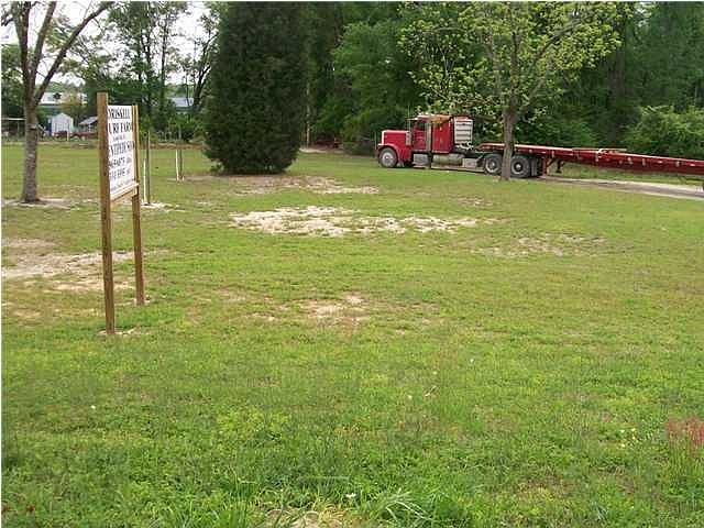 2nd image of 7955 Moffett Rd