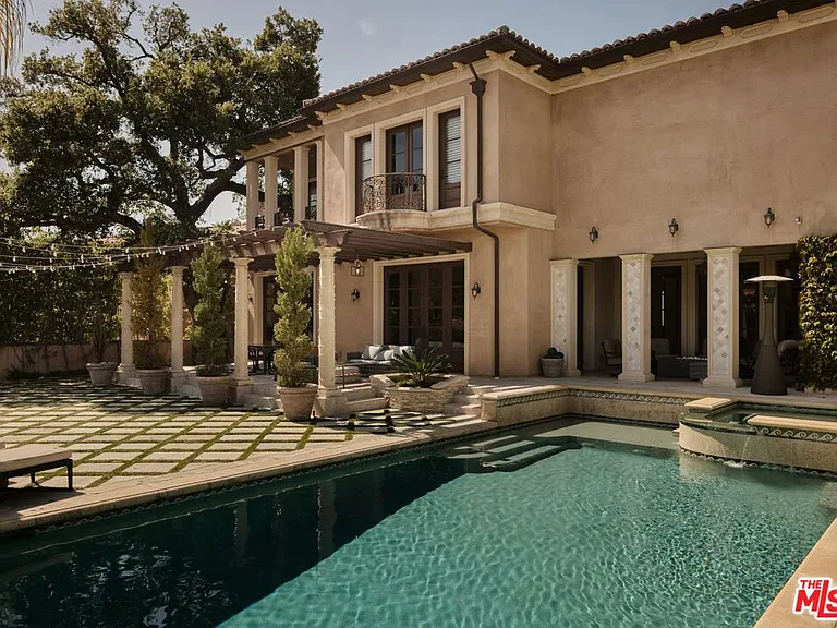 614 N Palm Dr — Photo 20