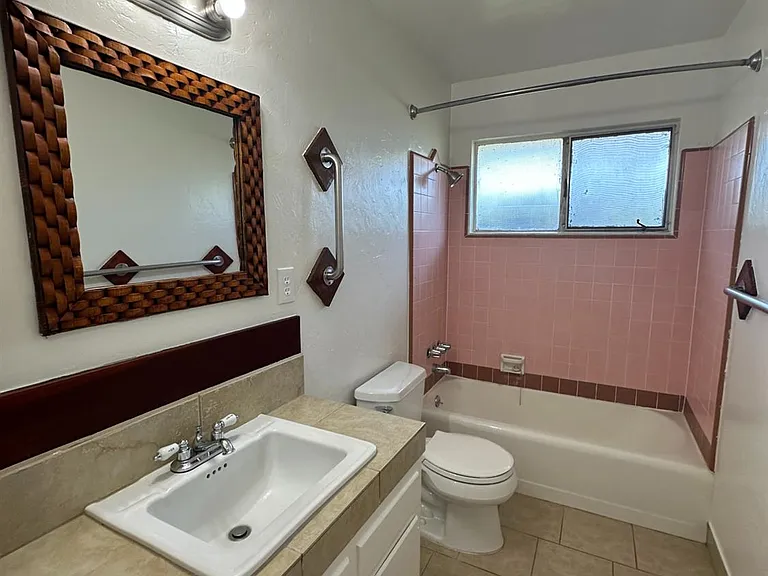 2404 N Angus St — Photo 11