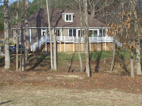 Rear of home w/deck 