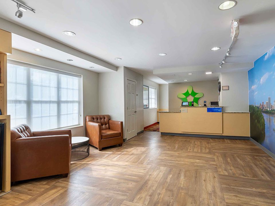Lobby and Guest Check-in