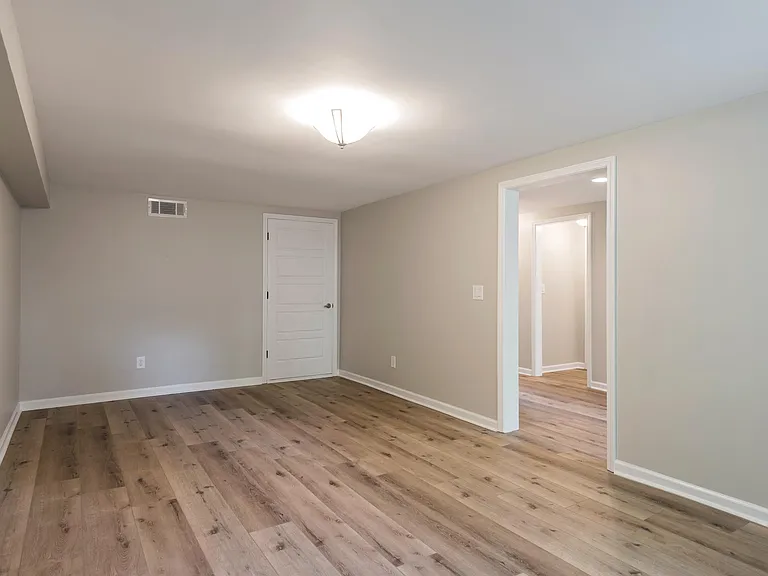 1444 Holly Ln NE — Photo 6
