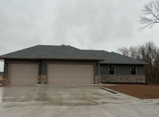 1384 S Mahn Ave, Springfield, MO 65802