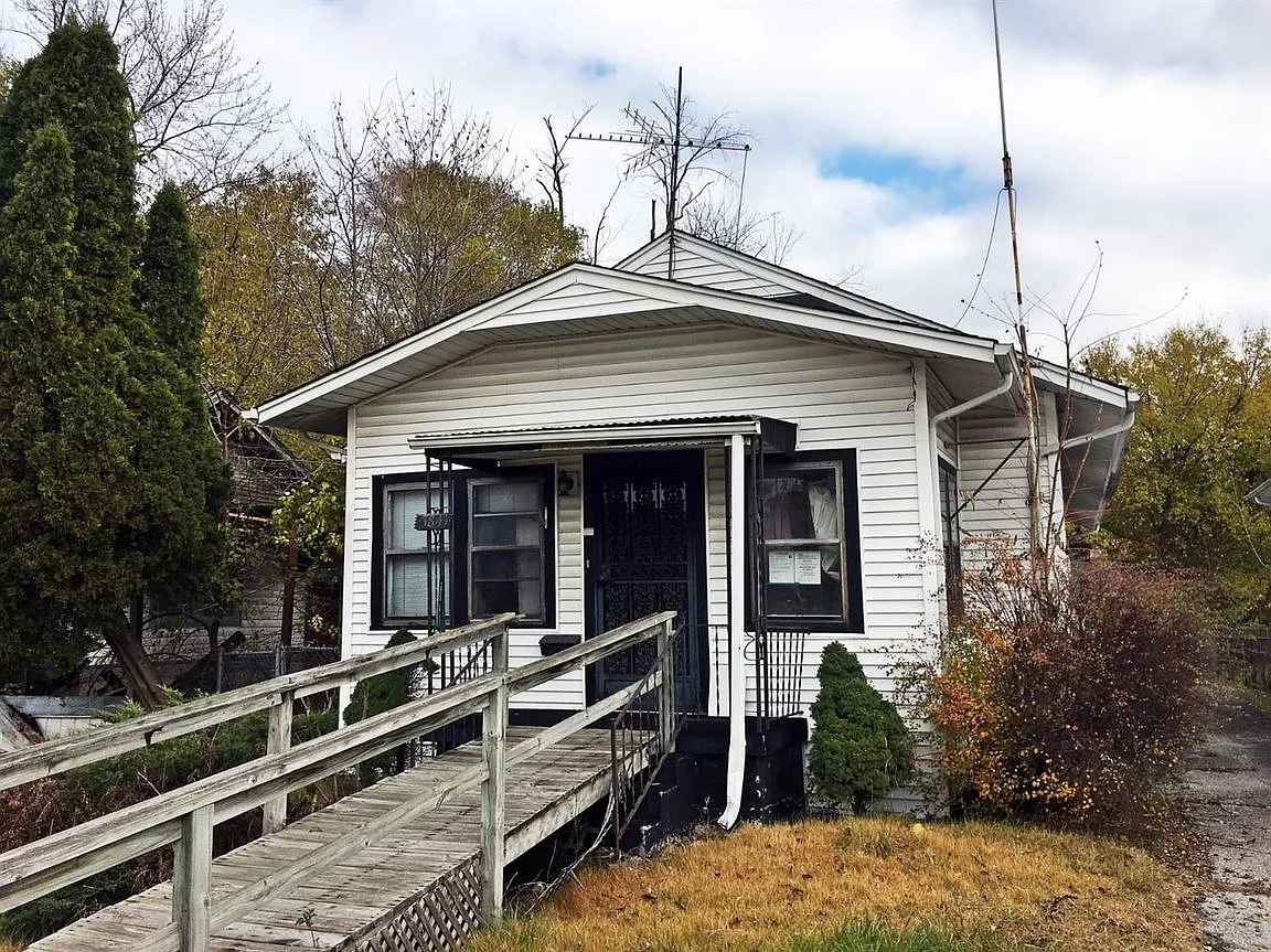 3841 Delaware St photo 1