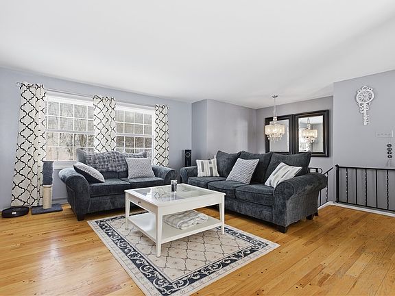 3rd image of 2221 Washington Rd