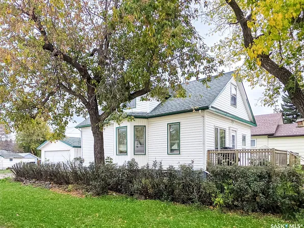 202 6th Avenue E, Melville, SK S0A 2P0