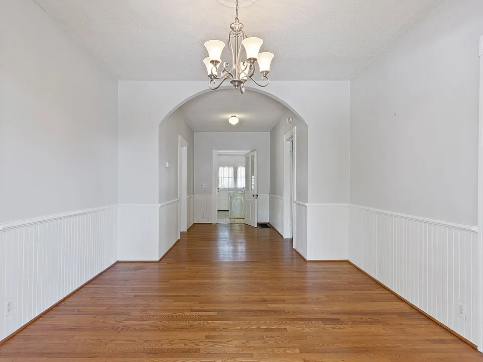 106 W Ivey St