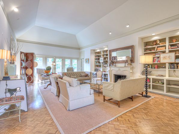 105 Burlington Ct