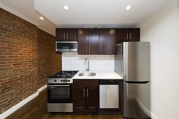 Rented by Icon Realty Management | media 6