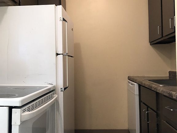 3rd image of 1119 E St APT 09