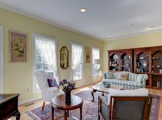 19 Sterling Ct, Rockville, MD 20850