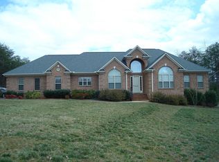 8002 Wessex Dr, Stokesdale, NC 27357