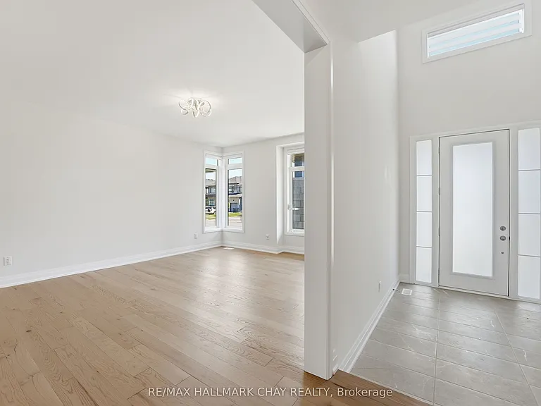 25 Del Ray Cres — Photo 2