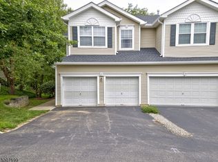 17 Alexandra Way, Clinton, NJ 08809