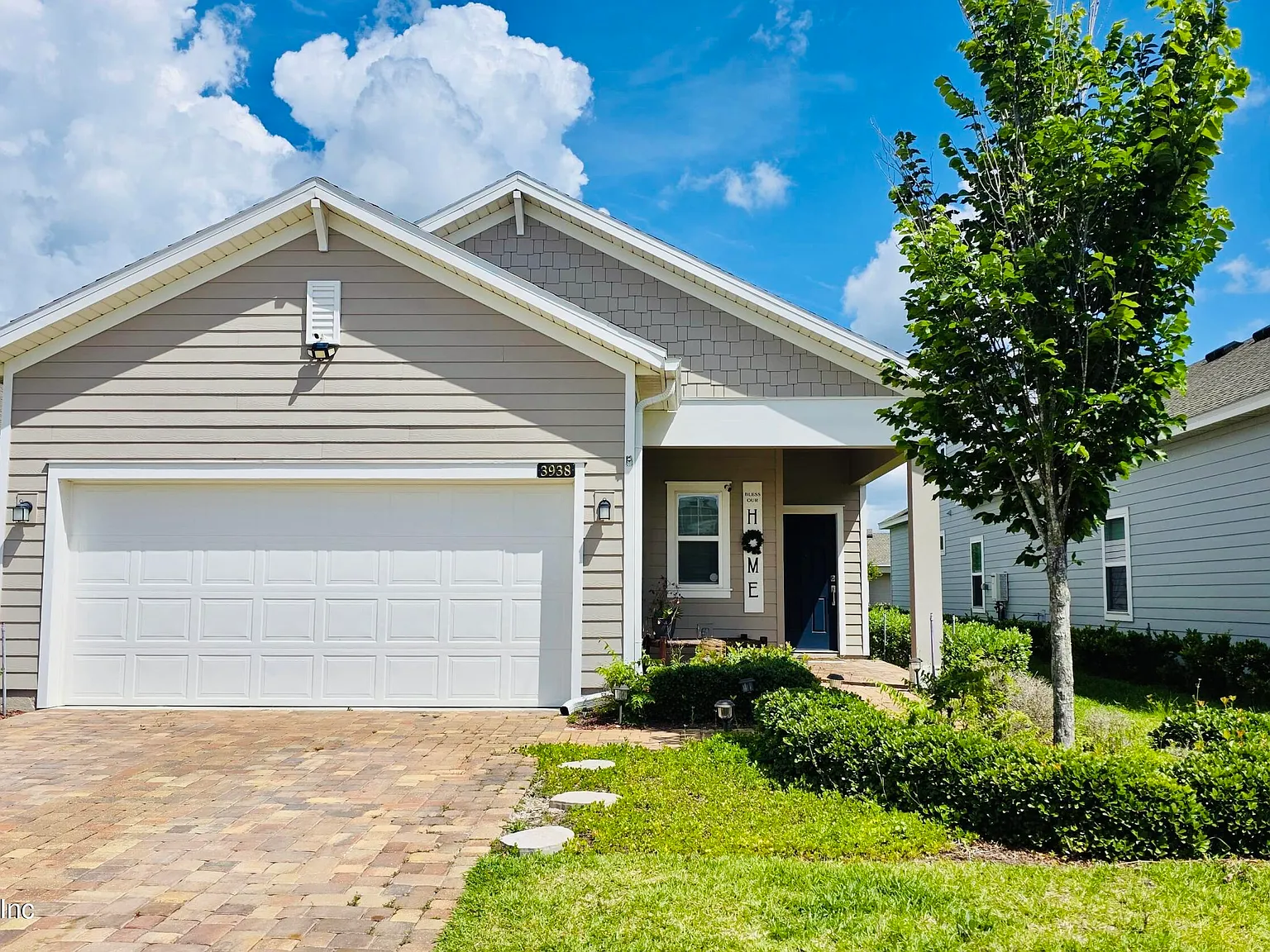 3 bed, 2.5 bath, 1715 sqft, $2,195 — Photo 2