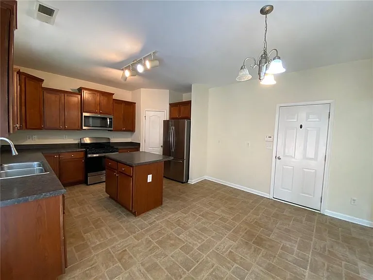 2146 Peach Shoals Cir — Photo 19