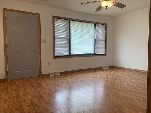 5th image of 830 Tampa Dr