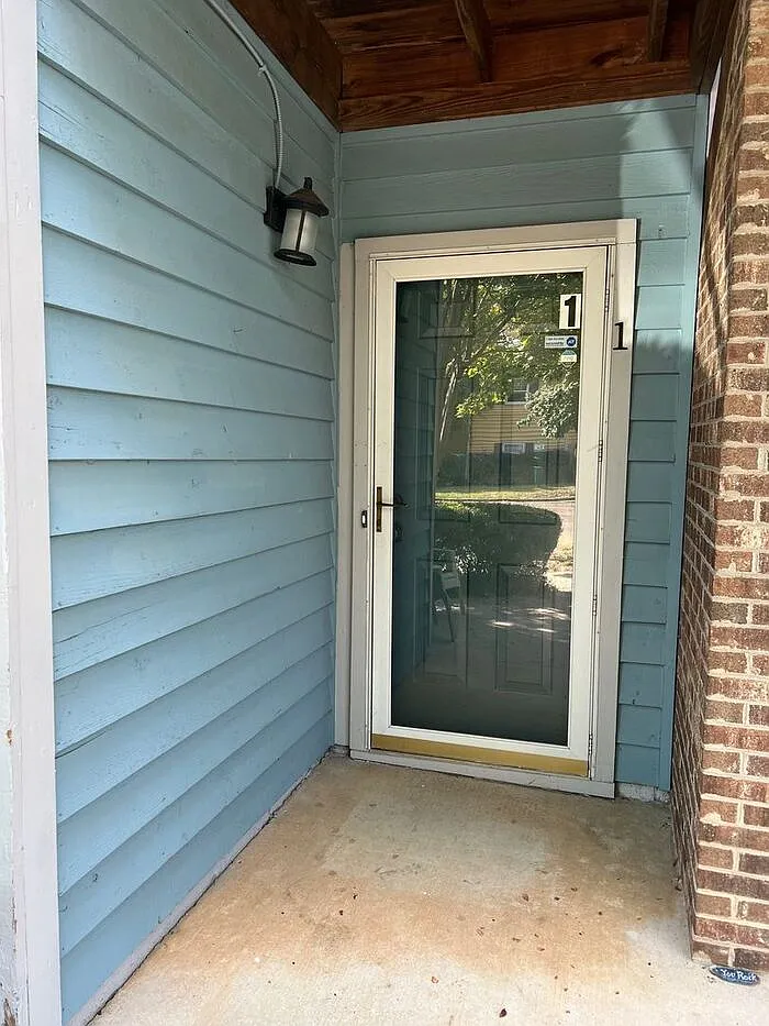 2 bed, 1.0 bath, 1022 sqft, $1,800 — Photo 2