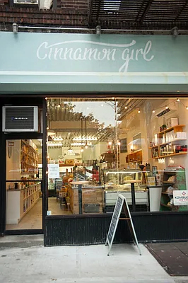 Rented by Lisa Management | media 9