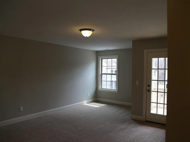 836 Poplar St — Photo 19