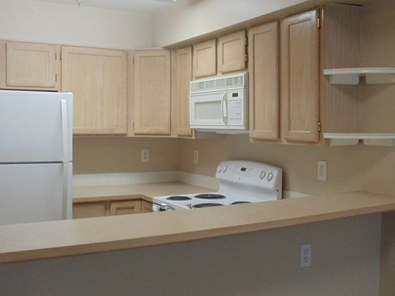 5th image of 2117 N 107th St Unit 107