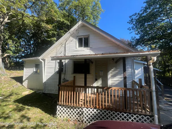 18 Hillside Pl, Highland, NY 12528